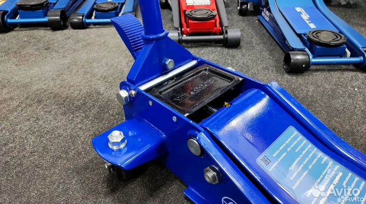 Домкрат подкатной низкопрофильный 3 тонны