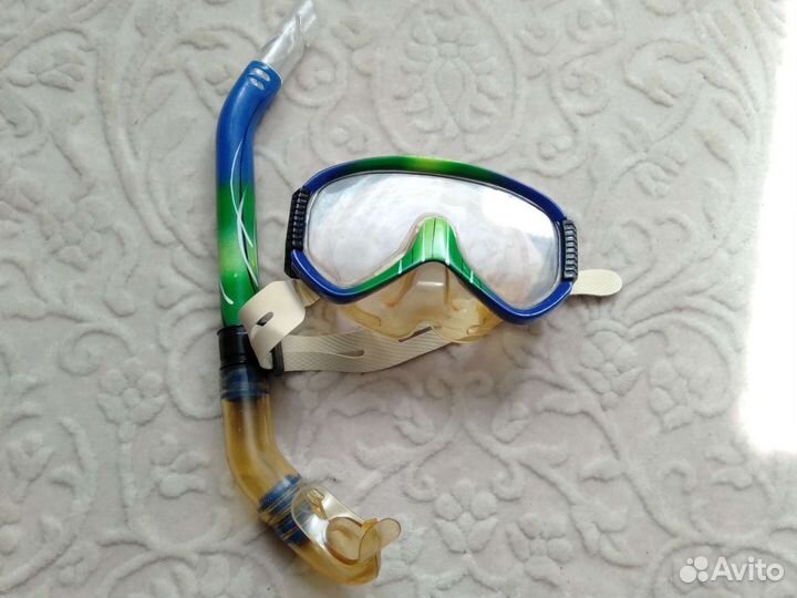 Маска с трубкой для плавания