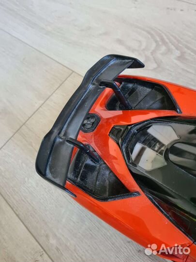 Машина на радиоуправлении McLaren Senna
