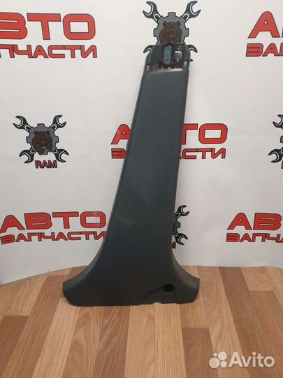 Обшивка стойки средняя правая Renault Sandero 2
