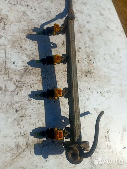 Топливная рампа Mitsubishi Space Wagon 1.8 1994