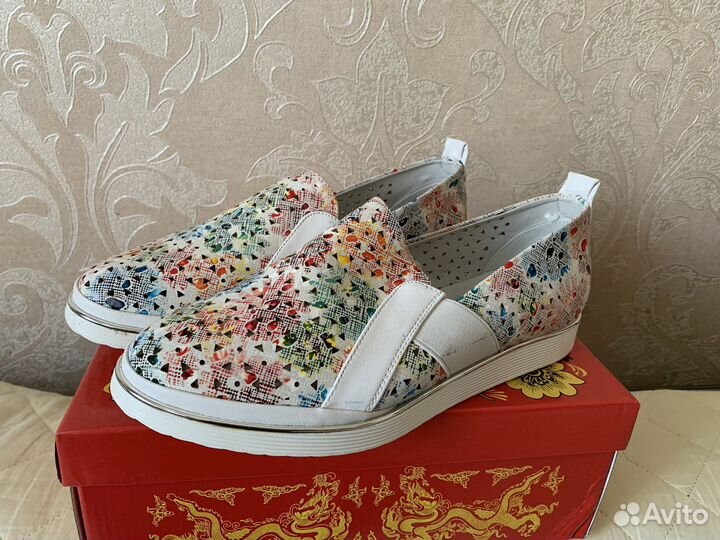 Лоферы женские