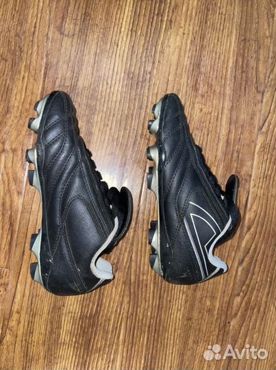 Футбольные бутсы, защита голени