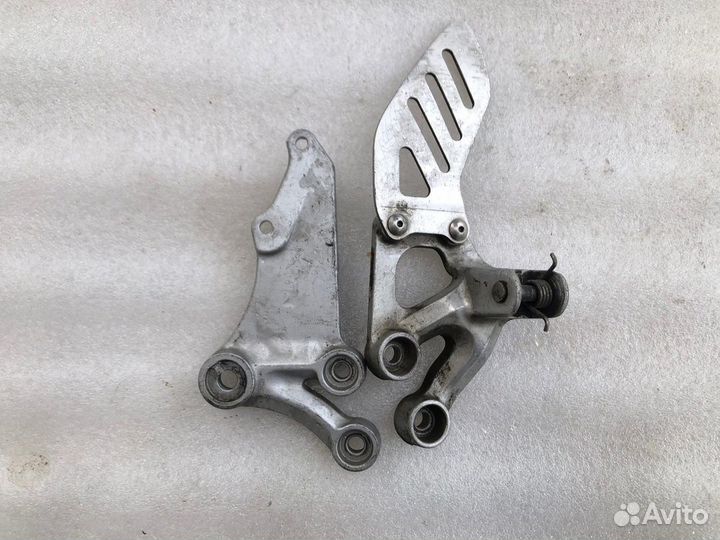 Suzuki GSX-R 750 K7 кронштейны водительских ножек