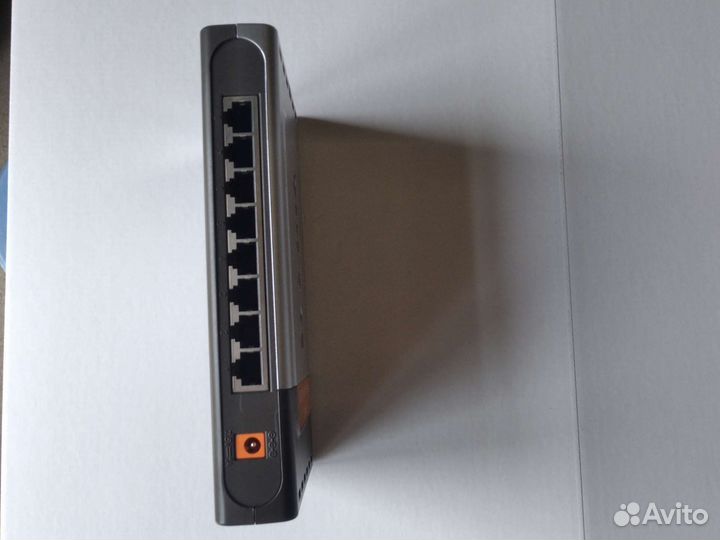 Коммутатор DES-1008d