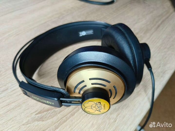 Студийные наушники AKG K121 Studio Новые