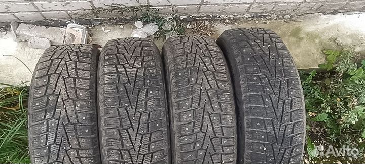 Roadstone Winguard Spike 215/55 R17 100B