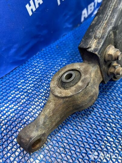 Передний левый рычаг Kia Magentis седан 2005