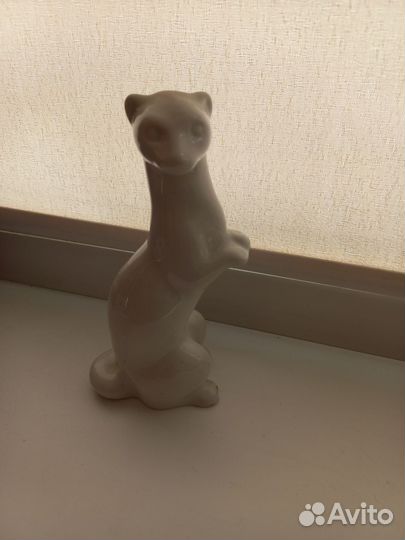 Статуэтка фарфор