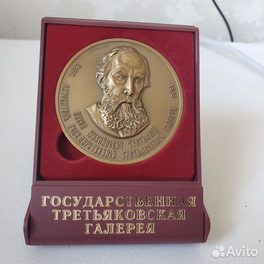 Настольная медаль