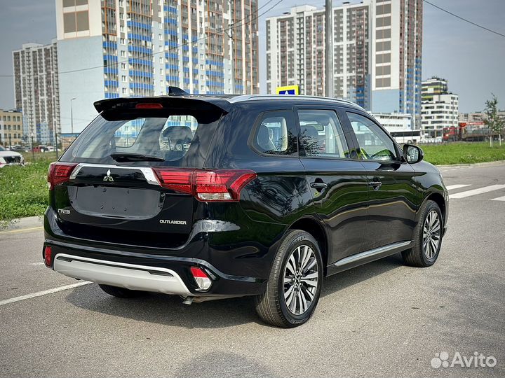 Mitsubishi Outlander 2.0 CVT, 2022, 50 км