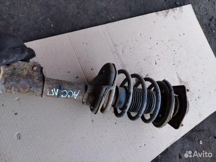 Стойка передняя Hyundai Accent левая в сборе