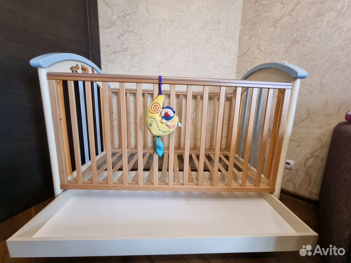 Детская кроватка