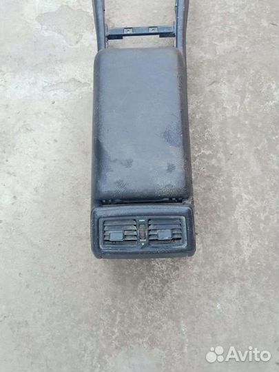 Подлокотник mercedes E240W210