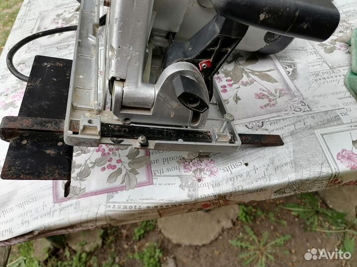 Пила ручная циркулярная бу