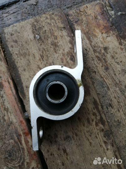 Сайлентблок переднего рычага правый