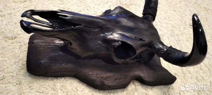 Черный череп