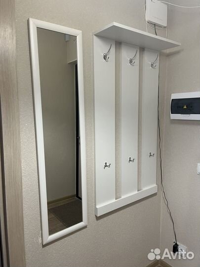 Вешалка в прихожую с обувницей настенная