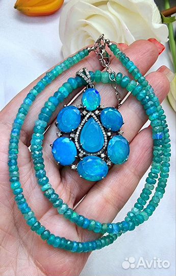 Серебряный кулон с опалами и бриллиантами