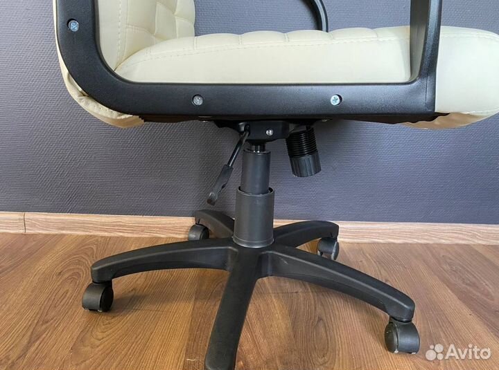 Кресло для офиса новое