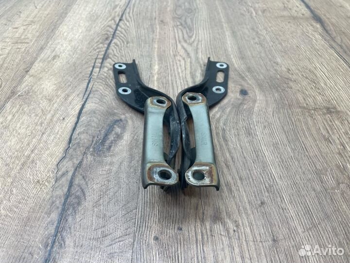 Петля капота Honda Civic 4D LDA MF5 1.3 2008