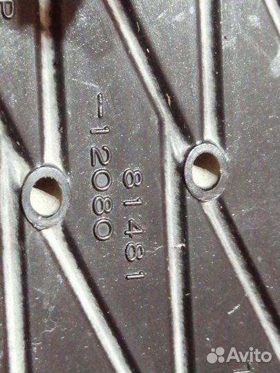 Заглушка бампера передняя правая Toyota Corolla