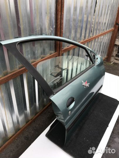 Дверь передняя правая Peugeot 206