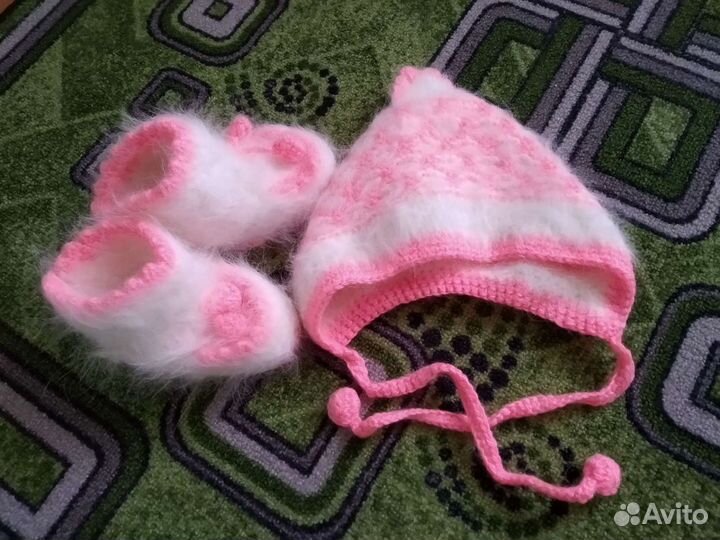 Комплект шапка и пинетки из кроличьего пуха