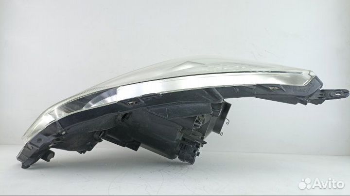 Фара правая Toyota Ractis NCP120