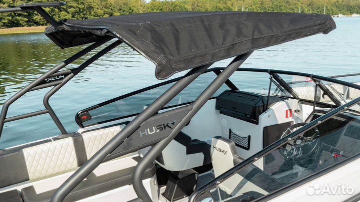 Финский катер Finnmaster Husky R8 (2021)