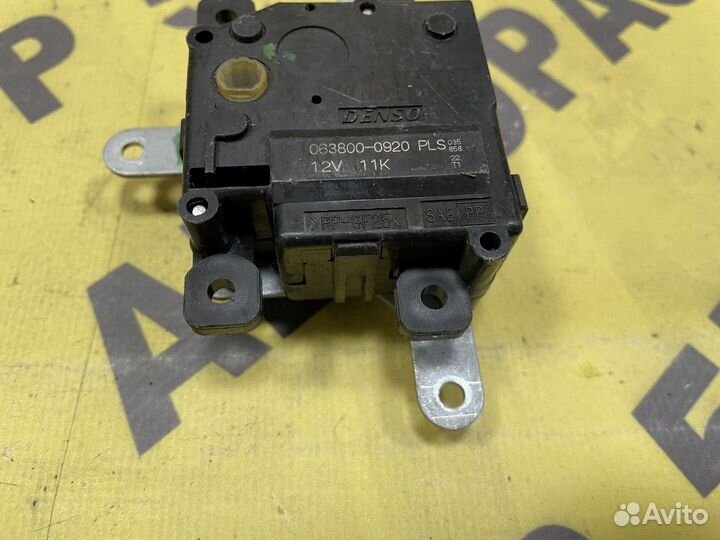 Моторчик заслонки отопителя Toyota Avensis 2