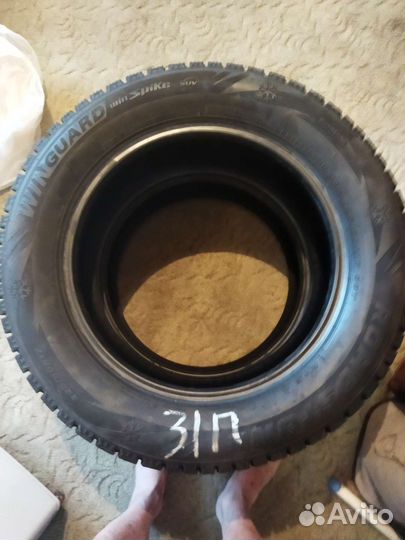 Roadstone Winguard WinSpike SUV 225/60 R17