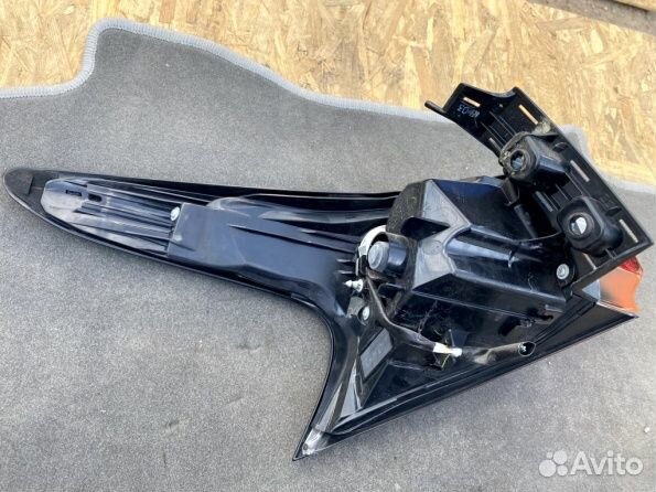 Лексус нх фонарь В крыло правый