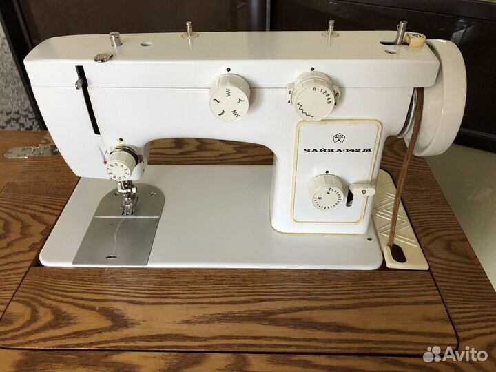 Швейная машина Чайка 142м