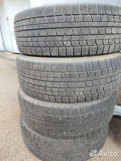 Dunlop Ice Touch 215/65 R16