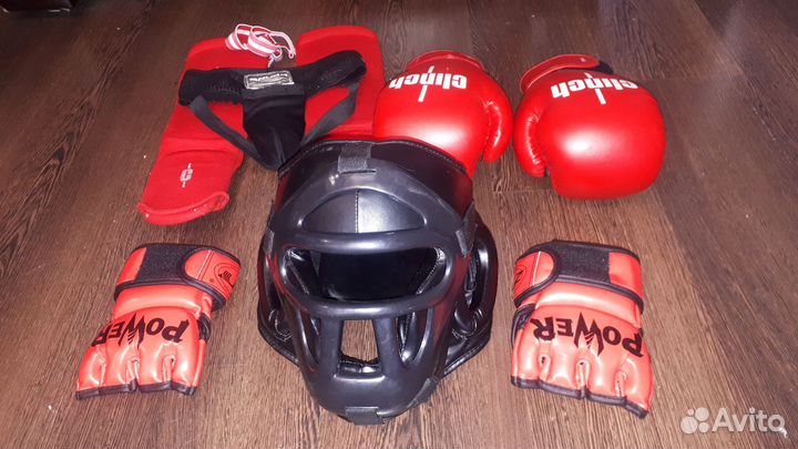 Шлем детский размер м,перчатки и бокс и тд