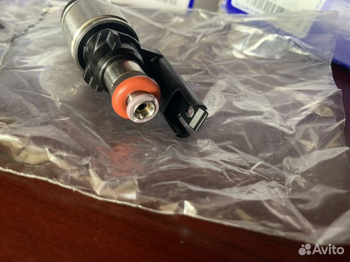 Топливная форсунка бензин Volvo 31465786