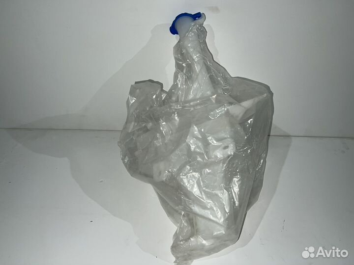 Бачок стелоомывателя Kia Rio 3, Hyundai Solaris 1