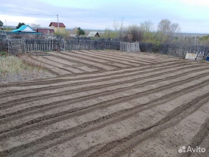 Вспашка земли минитрактором фрезой