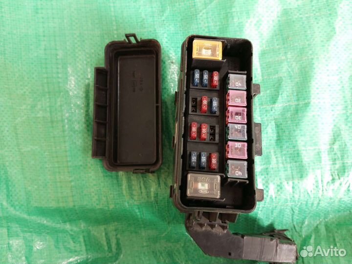 Блок предохранителей Nissan Wingroad 11