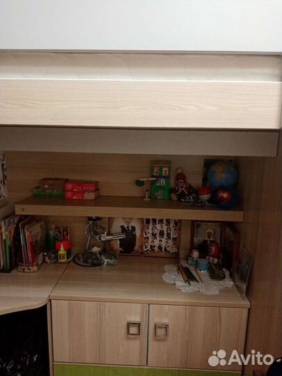 Детский уголок(кровать, стол, комод под вещи, полк