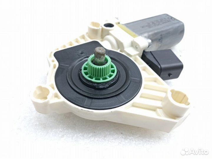 Моторчик стеклоподъемника передний правый