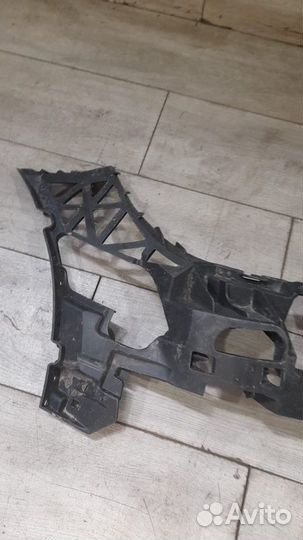 Кронштейн переднего бампера передний правый