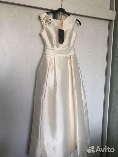 Свадебное платье со шлейфом + подъюбник+фата