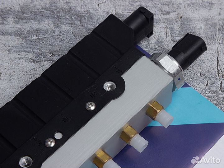 Блок клапанов на Mercedes S класса W220