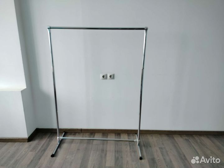 Вешалка для одежды напольная металлическая