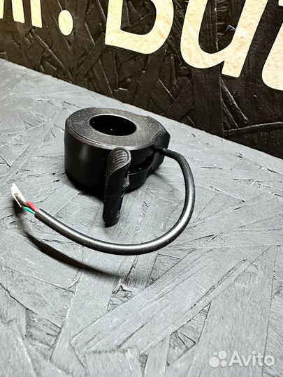 Курок (лепесток) газа для электросамоката