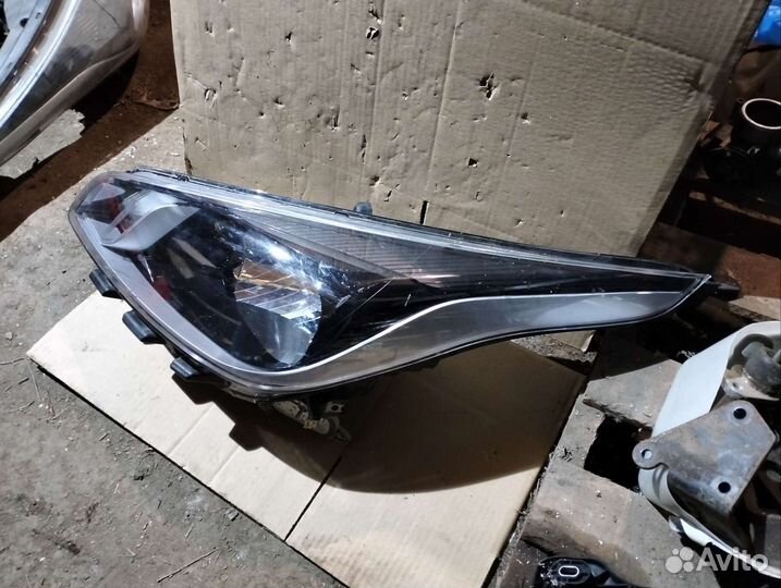 Фара левая Kia Rio 4 2017