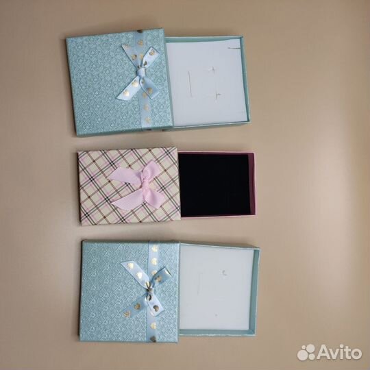 Подарочная коробка средняя для украшений