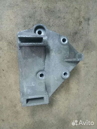 Кронштейн генератора Лада Ларгус